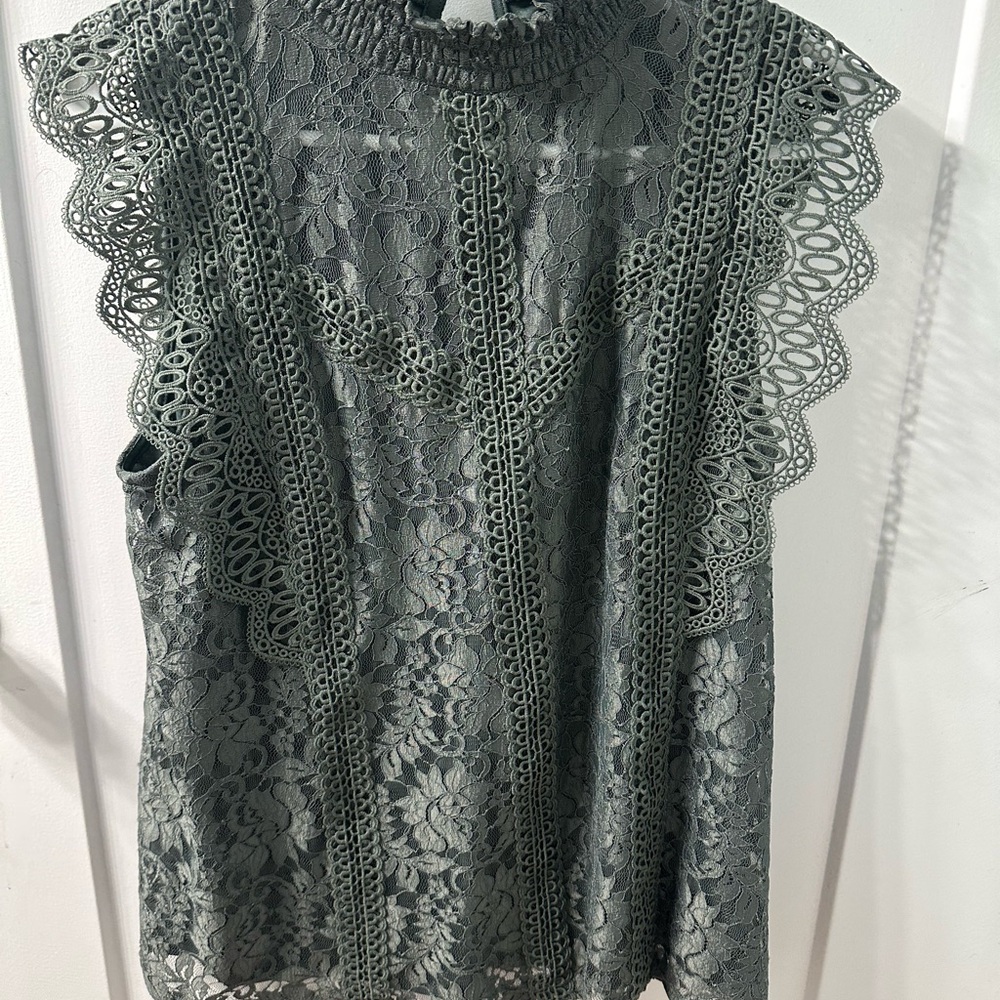 Cable & Gauge Lace Sleeveless Top - Gray
